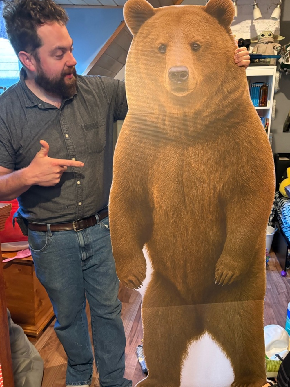 Life size grizzly bear cut out - Amazon
